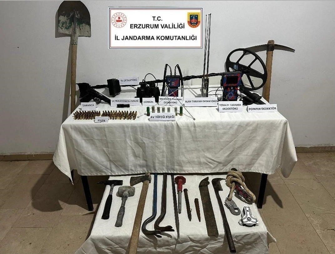 Jandarmadan kaçak kazı yapan şahıslara yönelik operasyon