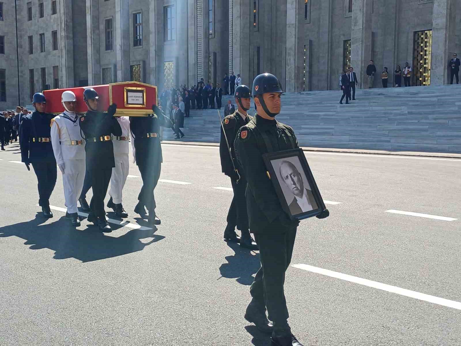 Eski TBMM Başkanı Karakaş için tören düzenlendi