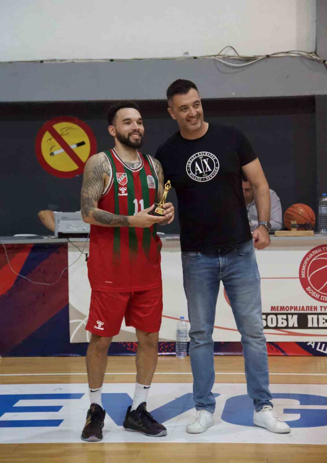 Karşıyaka Basketbol, Makedonya’da kupa kazandı
