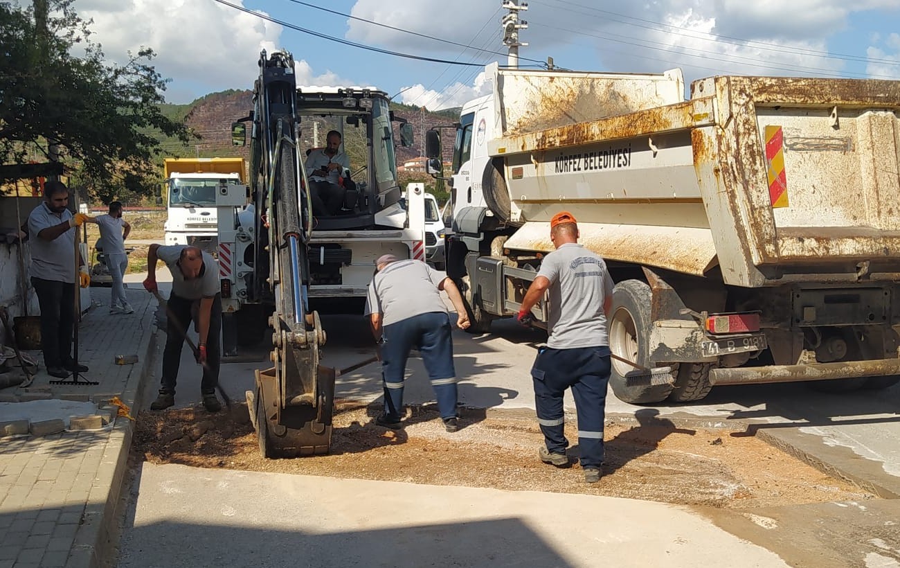 Körfez’de yollar ve parklar yenileniyor