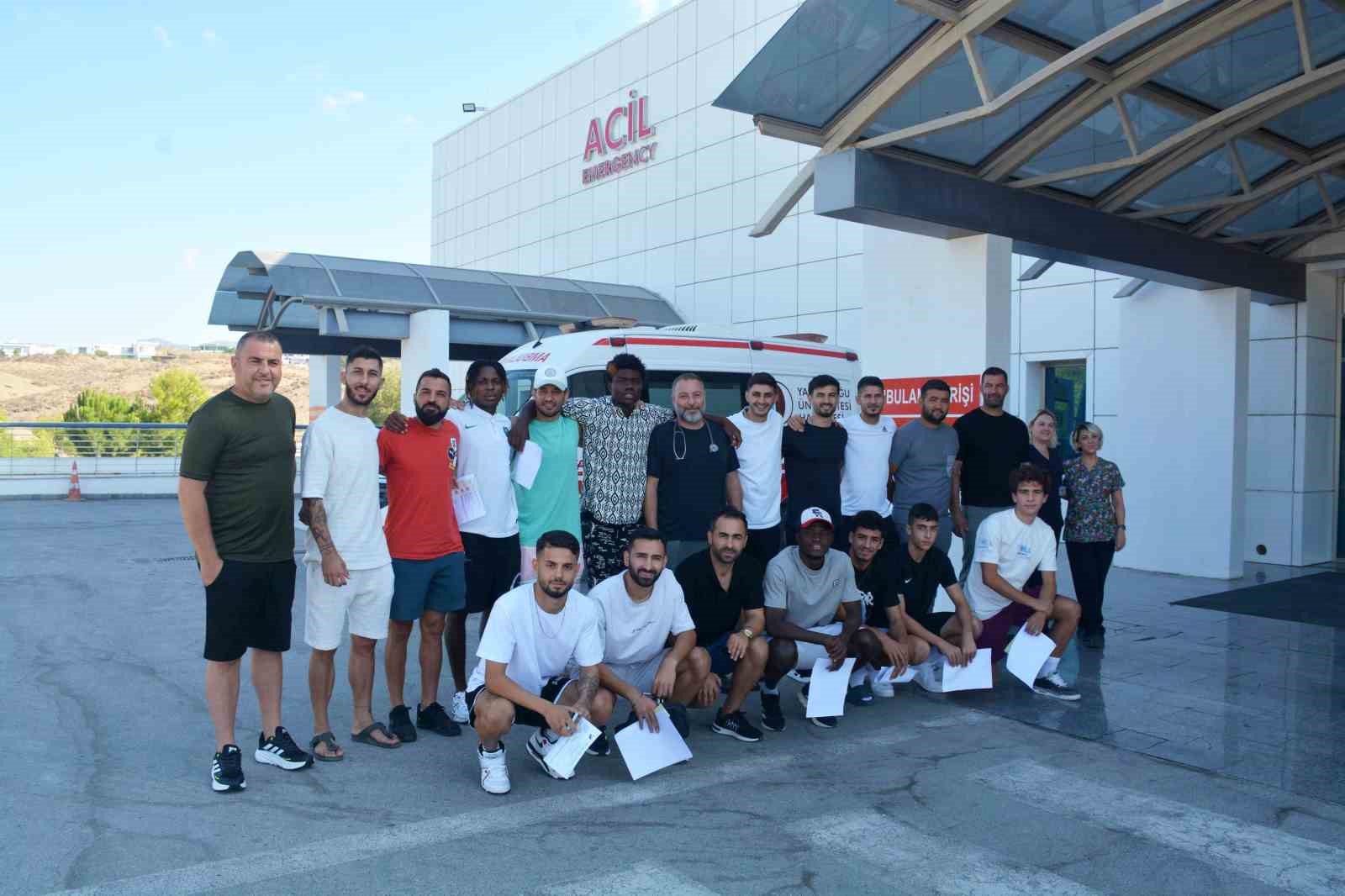 Kuzey Kıbrıs’ta sezon öncesinde futbolcular sağlık kontrolünde