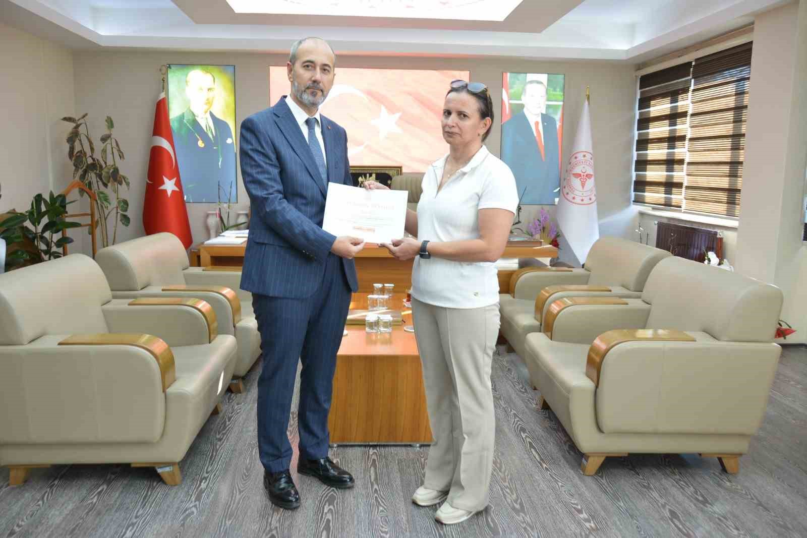 Sağlık personellerine teşekk&uuml;r belgesi
