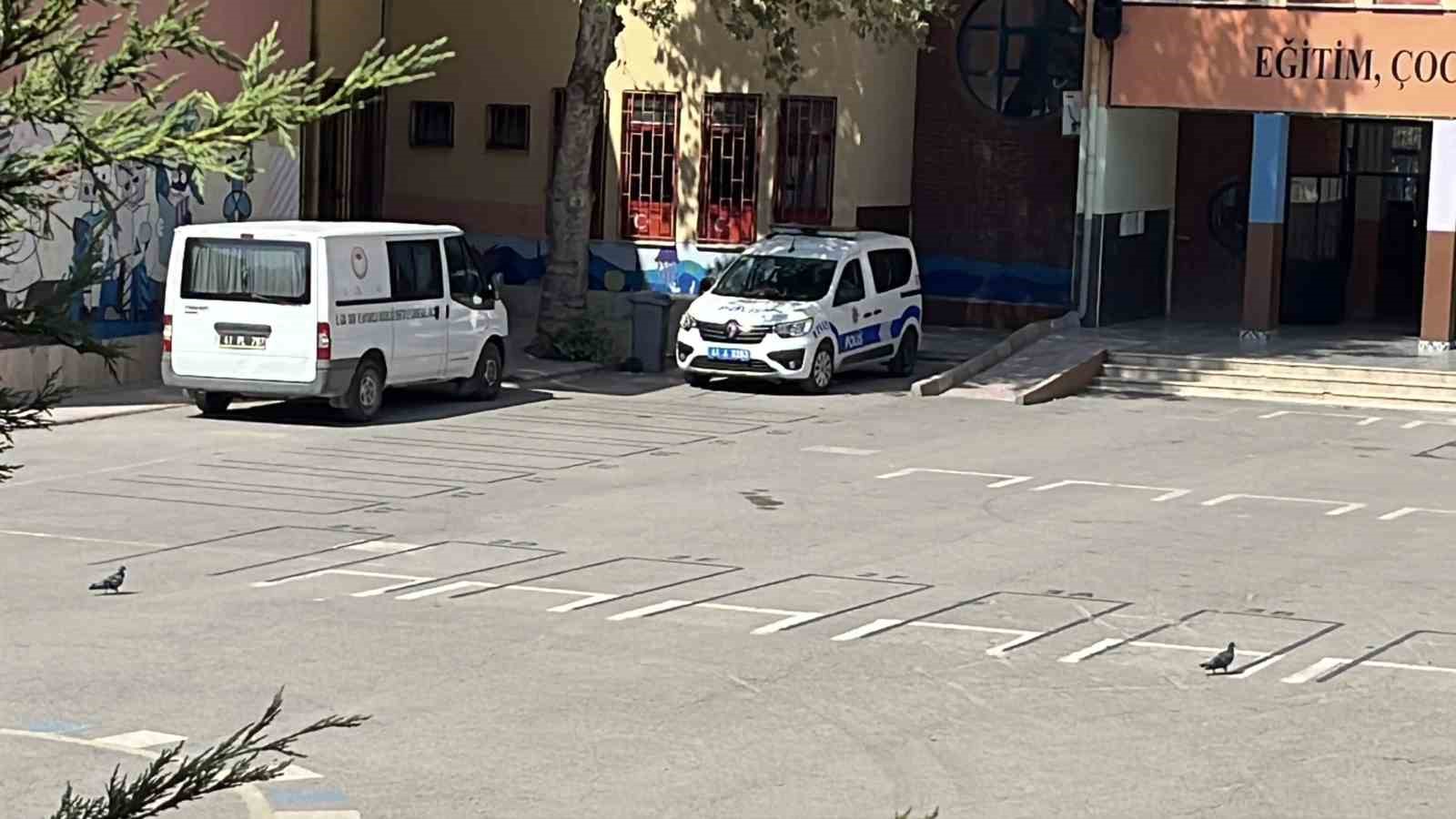 Kantinden ekler yiyen 5 öğrenci zehirlenme şüphesiyle hastaneye kaldırıldı
