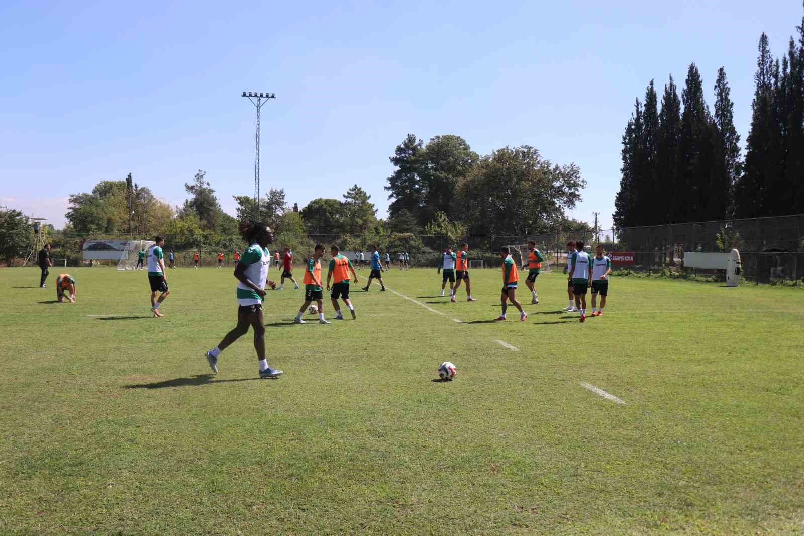 Sakaryaspor, Erzurumspor FK mesaisinde
