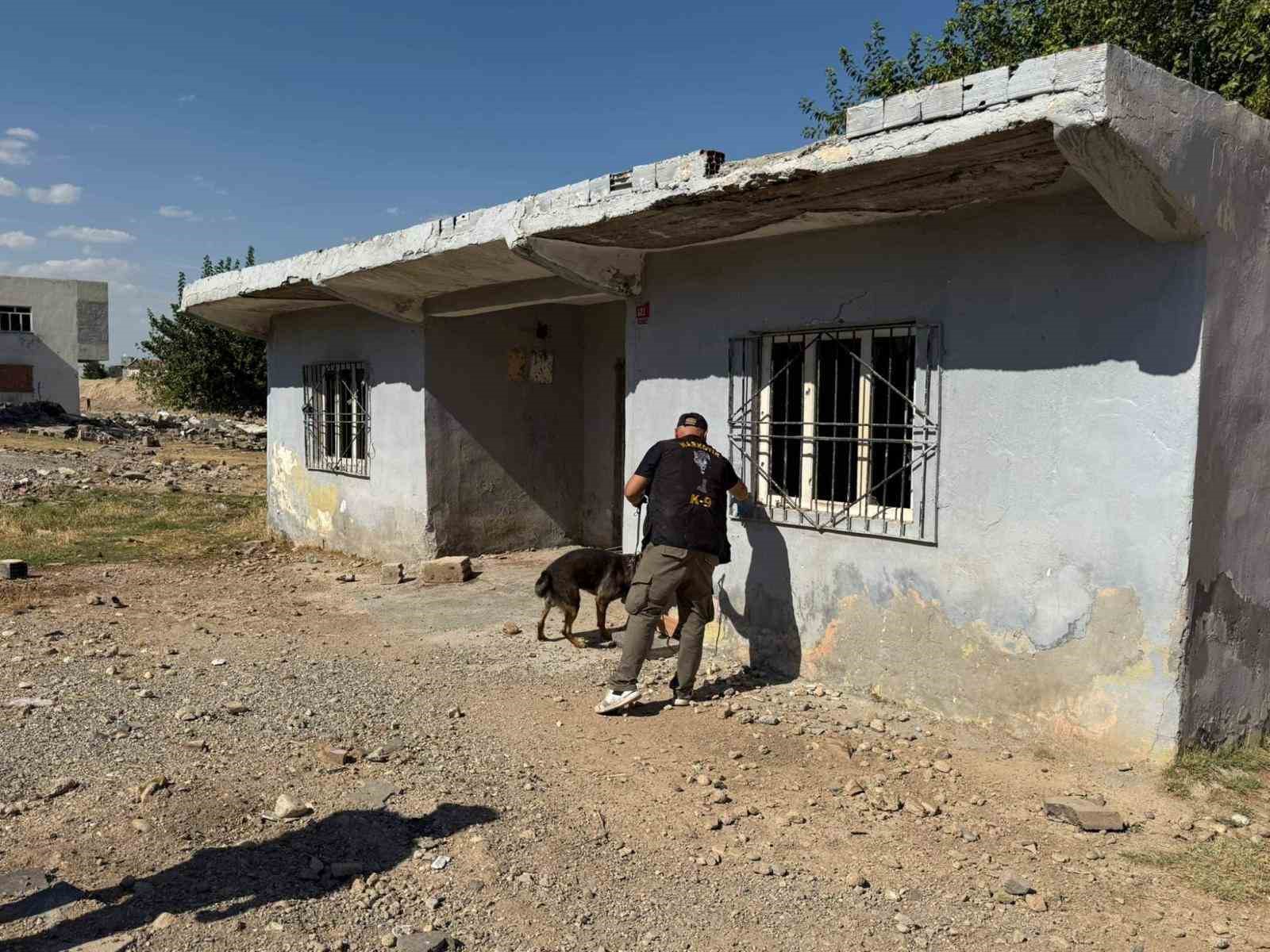 Batman’da okul çevrelerinde narko alan uygulaması