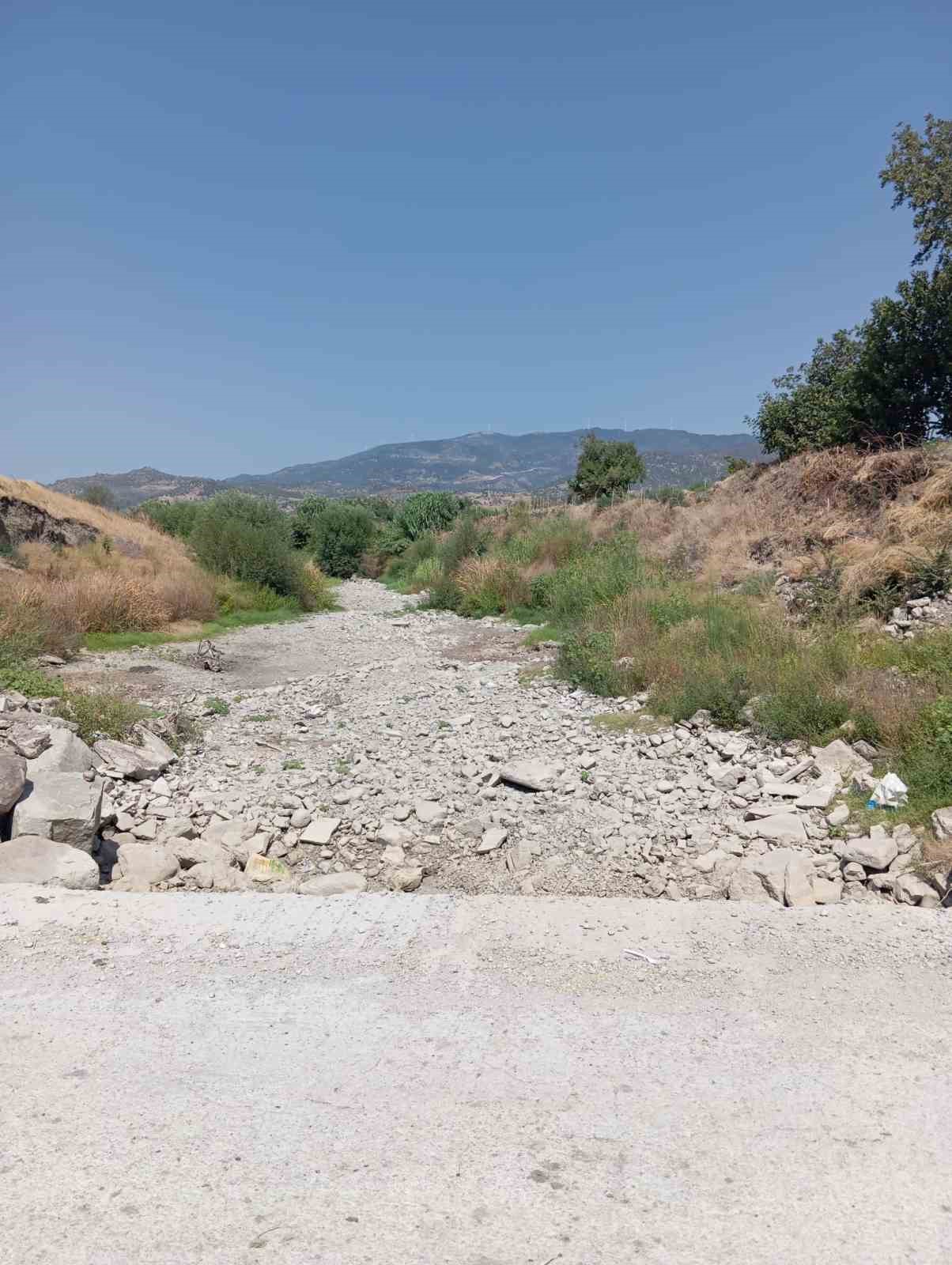 Bakır&ccedil;ay Ovası&rsquo;nı kuraklık vurdu
