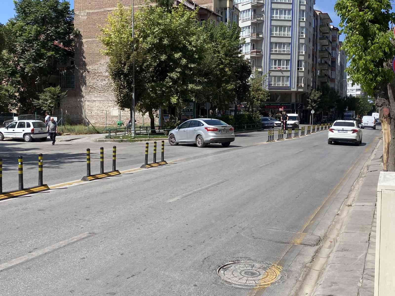 Atat&uuml;rk Caddesi&rsquo;nde trafik &ccedil;ilesi bitmiyor
