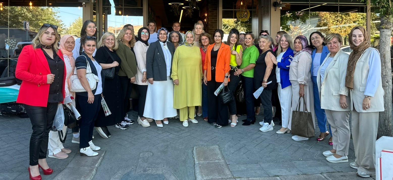 AK Parti Eskişehir İl Kadın Kolları&rsquo;ndan kadın muhtarlarla buluşma programı
