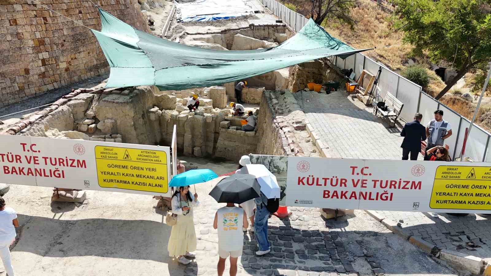 Yolun altından bin 500 yıllık tarih &ccedil;ıktı
