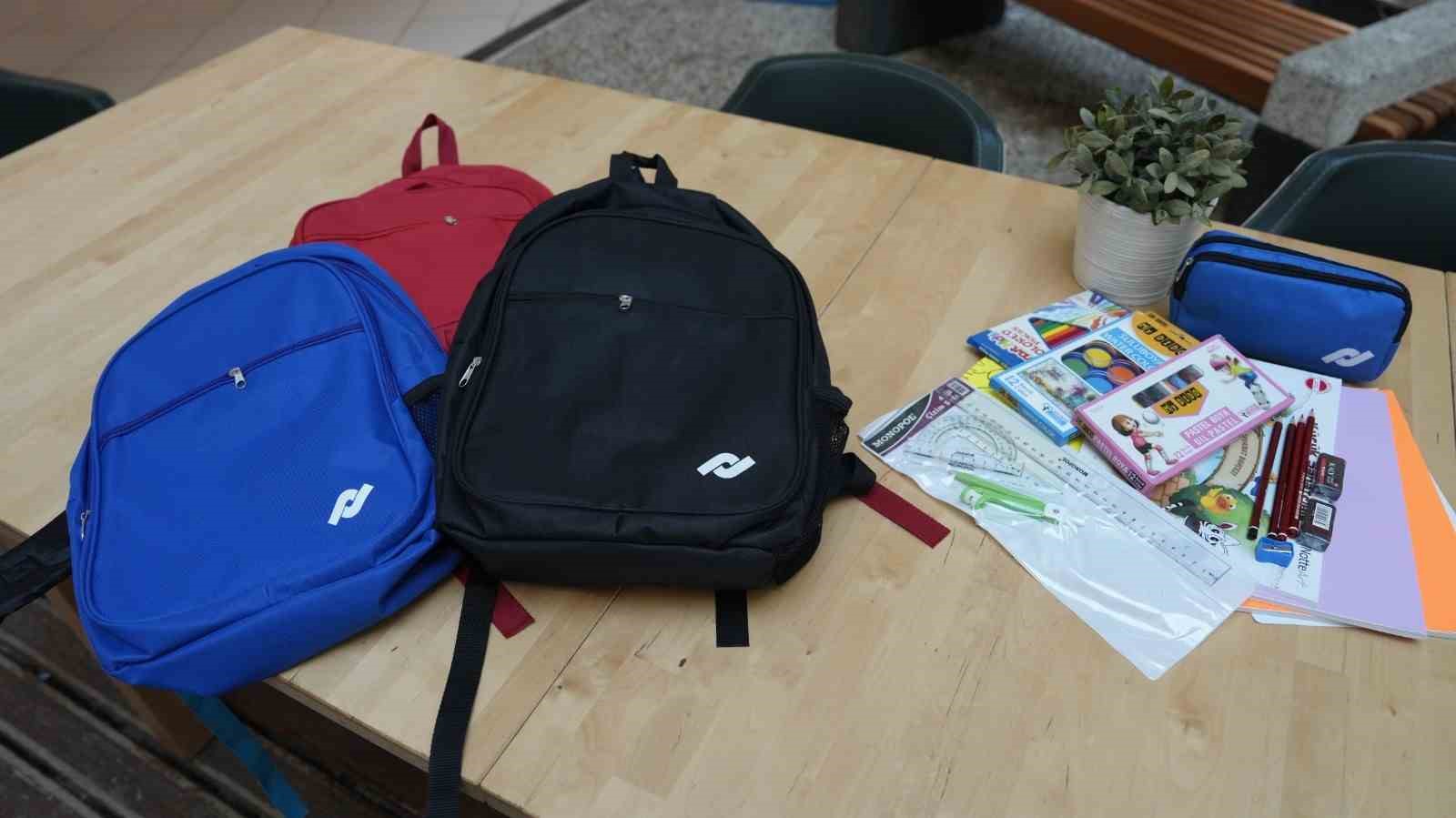 Kartal Belediyesi’nden ihtiyaç sahibi öğrencilere kırtasiye desteği