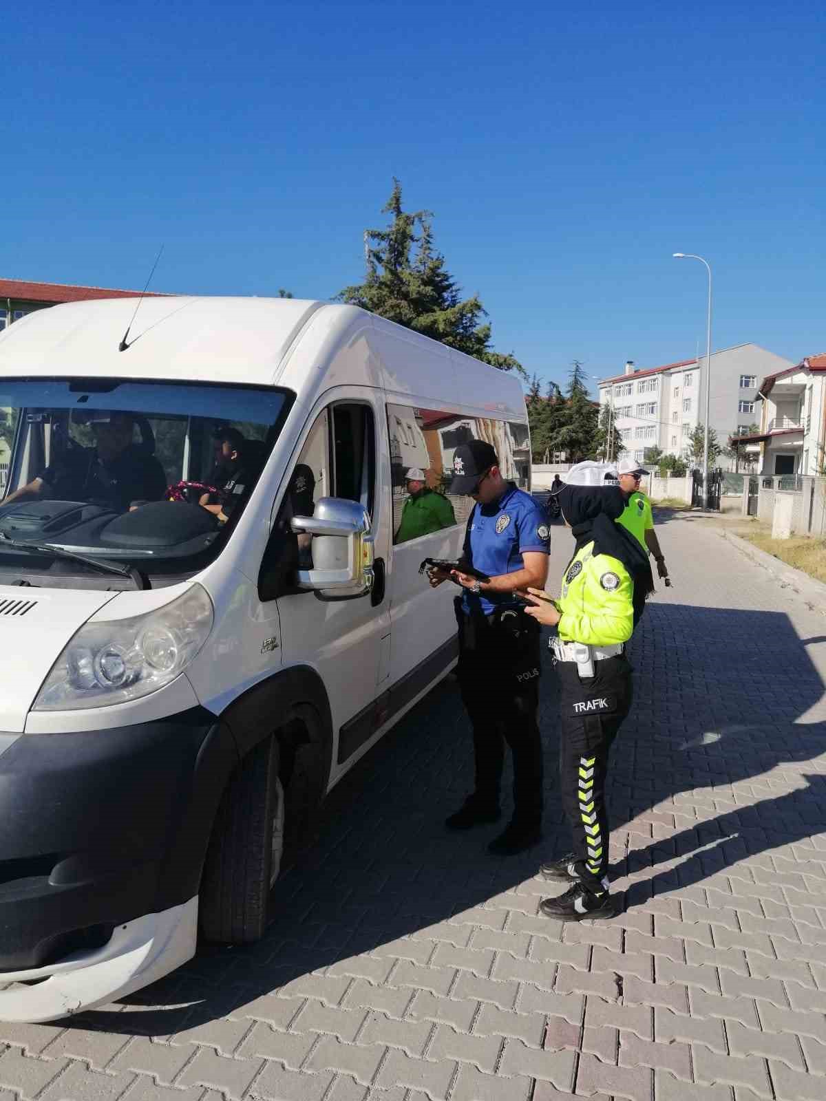 Okul servis ara&ccedil;larına y&ouml;nelik denetim
