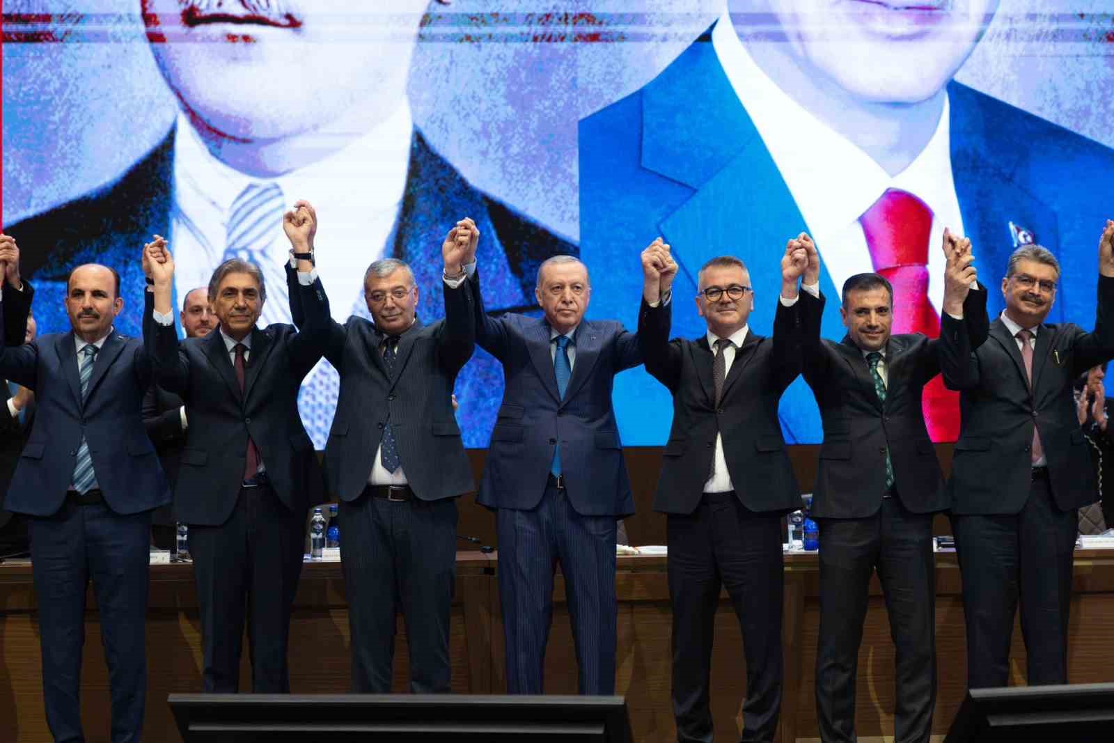 2 Belediye Başkanı AK Parti&rsquo;ye katıldı
