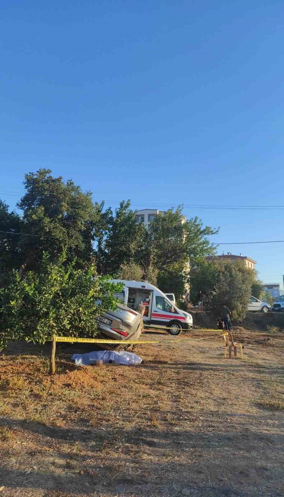 Otomobil şarampole devrildi: 1 ölü