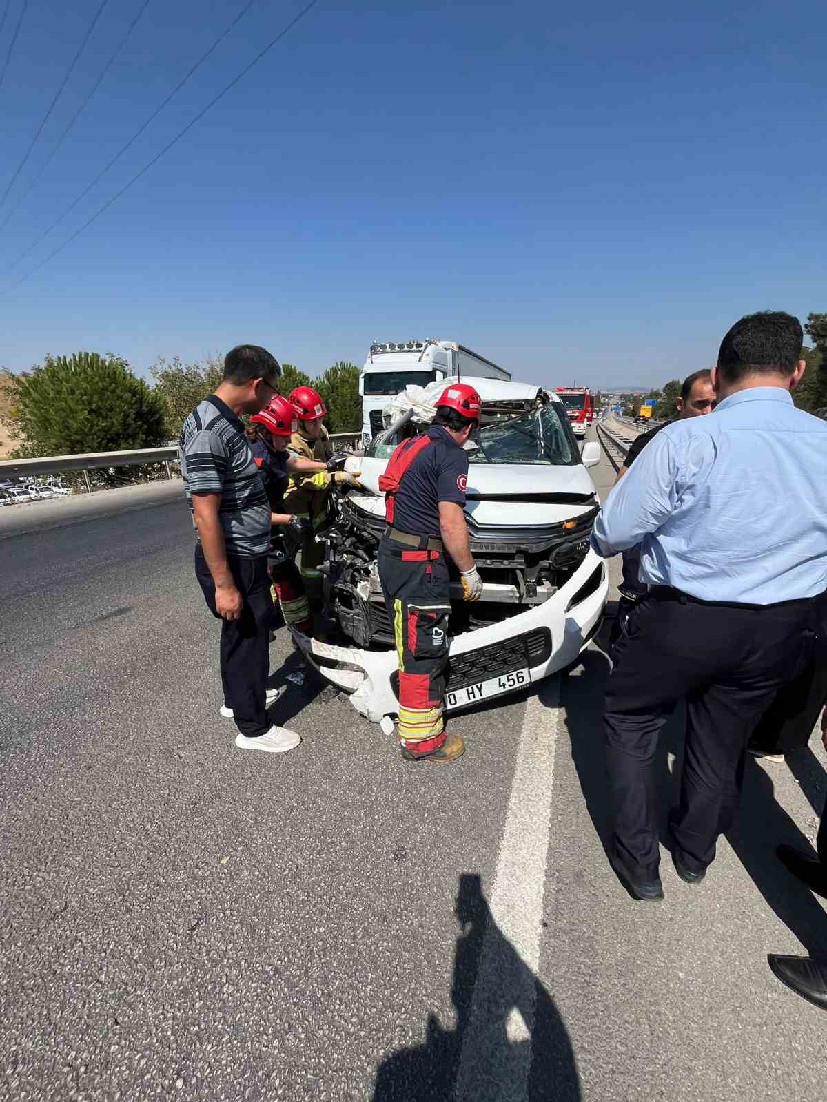 Balıkesir’de çift taraflı trafik kazası; 1 yaralı