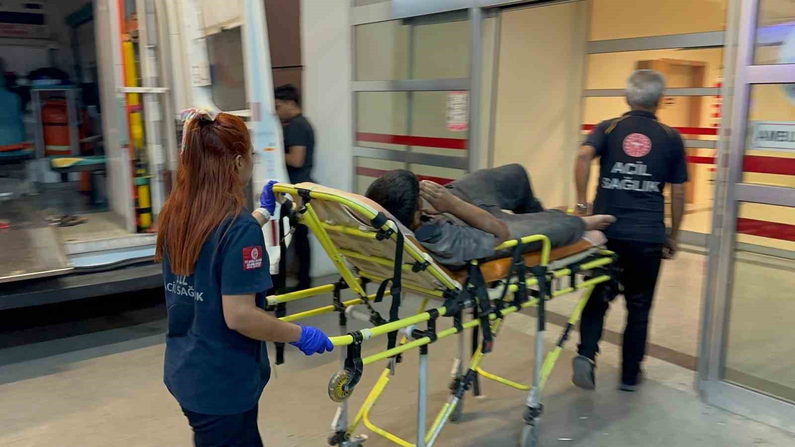 Devrilen motosikletin s&uuml;r&uuml;c&uuml;s&uuml; yaralandı
