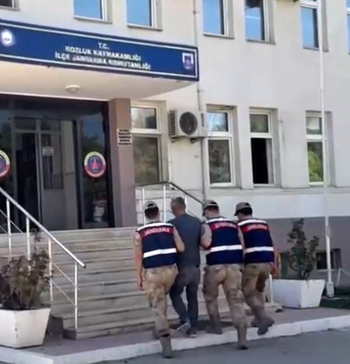 Batman&rsquo;da saklandığı evden ka&ccedil;tı, arazide yakalandı
