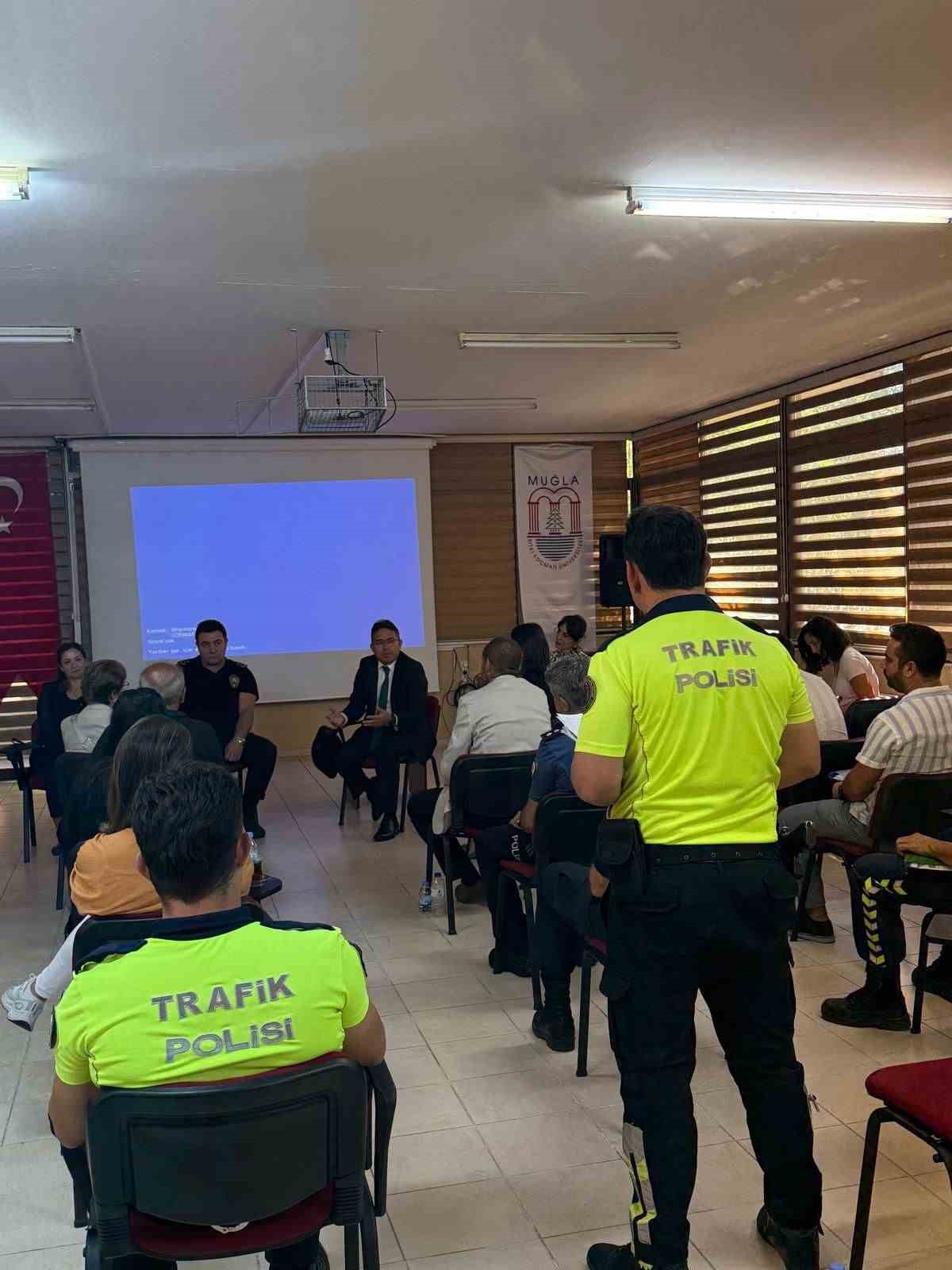 Marmaris&rsquo;te okullarda trafik ve asayişe y&ouml;nelik &ccedil;alışmalara hız verildi
