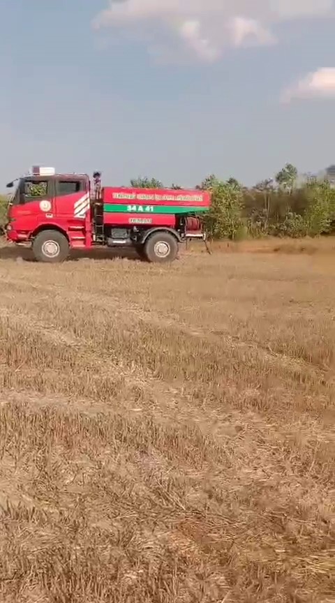 Kapaklı&rsquo;da &ccedil;ıkan yangında 8 d&ouml;n&uuml;m arazi k&uuml;l oldu
