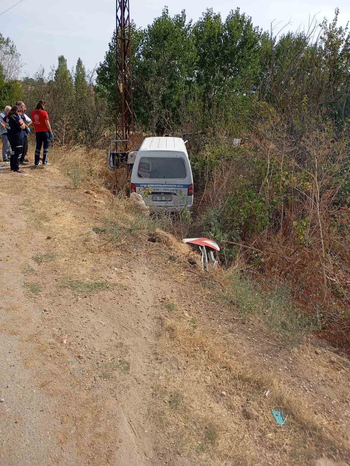Pınarhisar’da panelvan araç şarampole uçtu: 2 yaralı