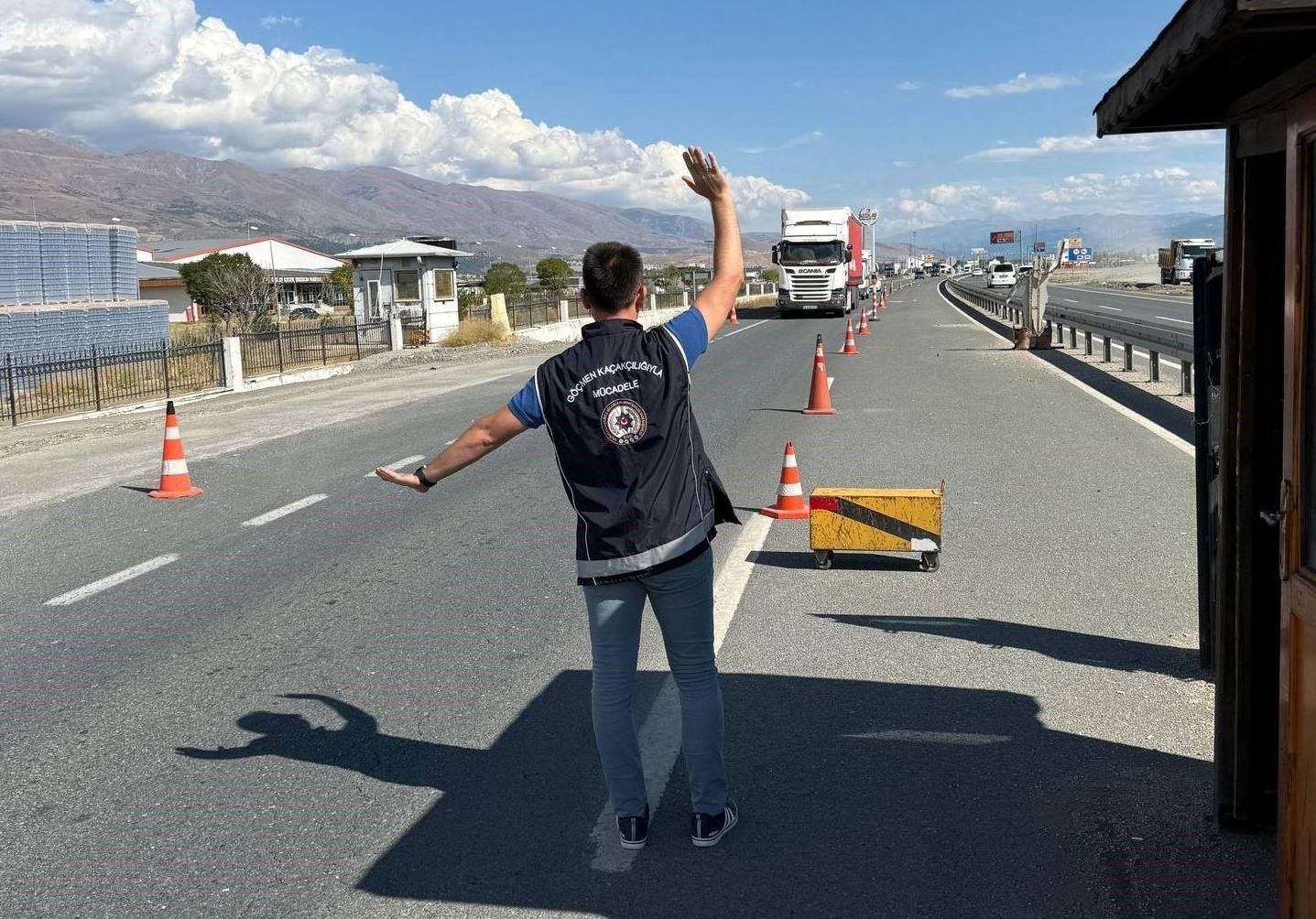 Erzincan’da "Düzensiz Göç ile Mücadeleye yönelik Huzur Uygulaması" yapıldı