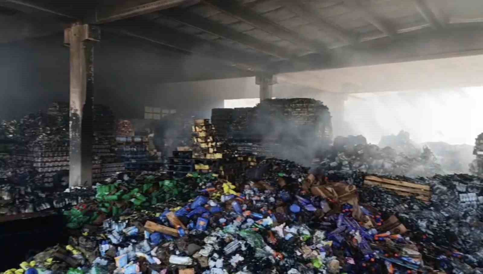 Mardin’de içecek deposundaki yangına TOMA müdahale etti