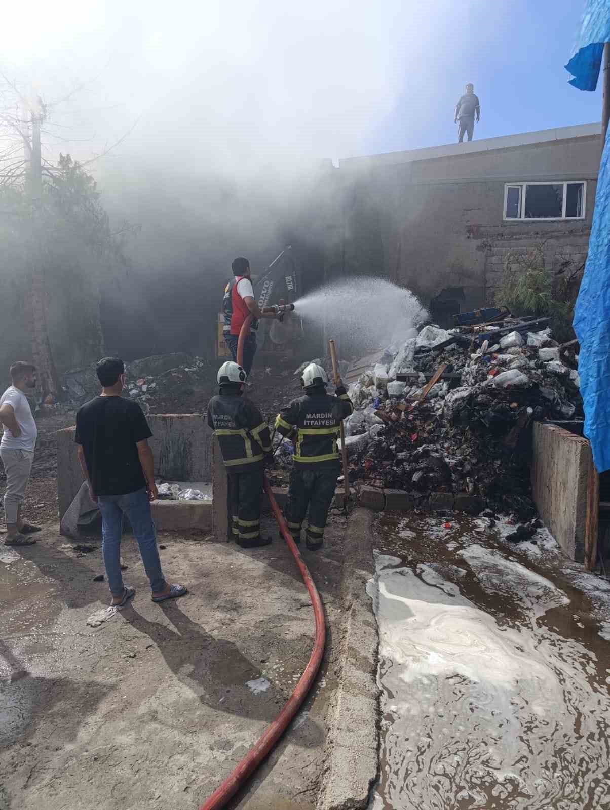 Mardin&rsquo;de i&ccedil;ecek deposundaki yangına TOMA m&uuml;dahale etti
