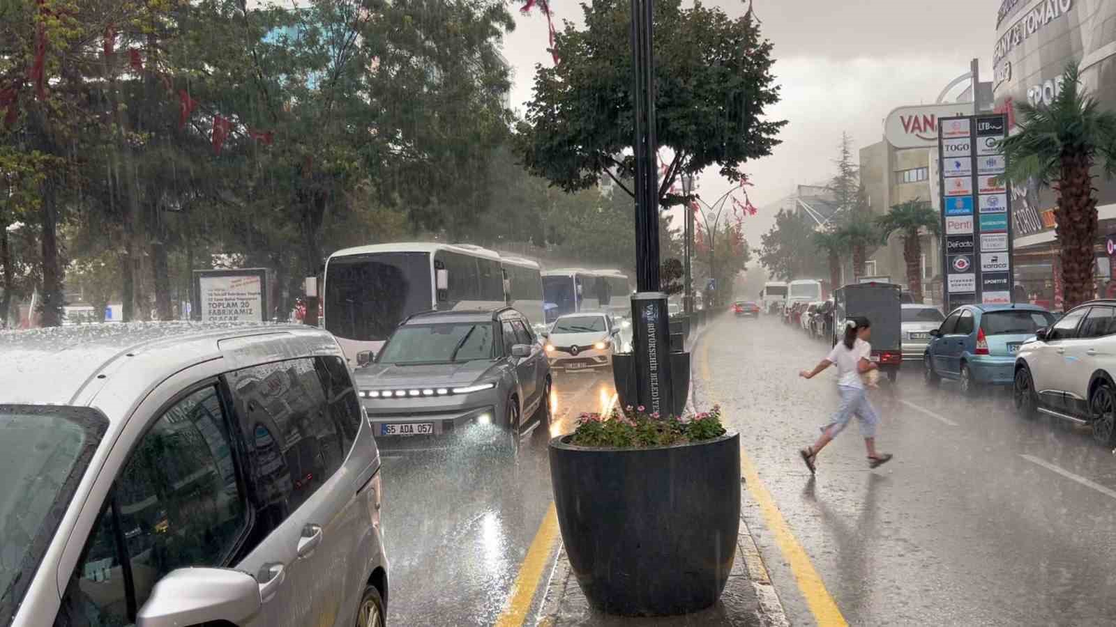 Van&rsquo;da sağanak yağış
