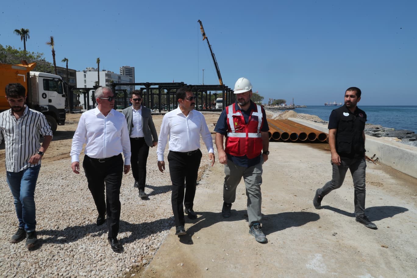 Depremle birlikte  80 santimetre kaymanın yaşandığı İskenderun sahili yeniden hayat buluyor
