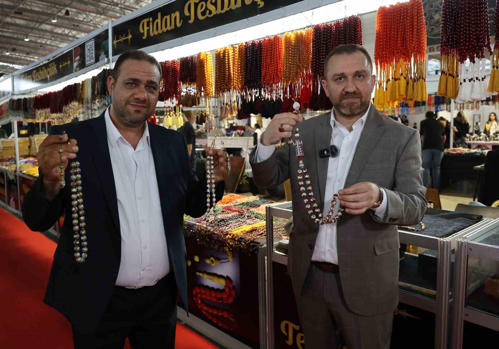 Padişah portreli tespihler görücüye çıktı