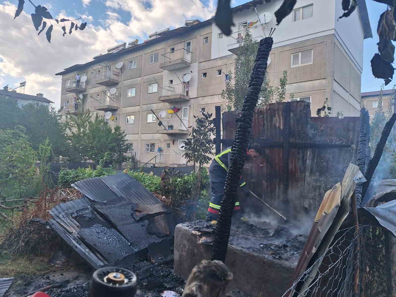 Tandırda unutulan k&ouml;z yangına neden oldu
