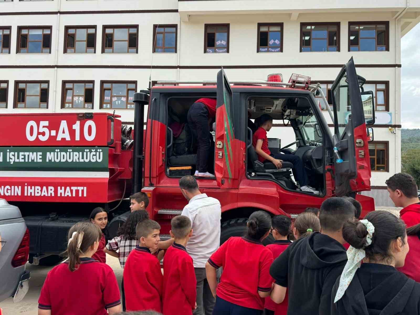 İlkokul öğrencilerinin ilk dersi yeşil vatan