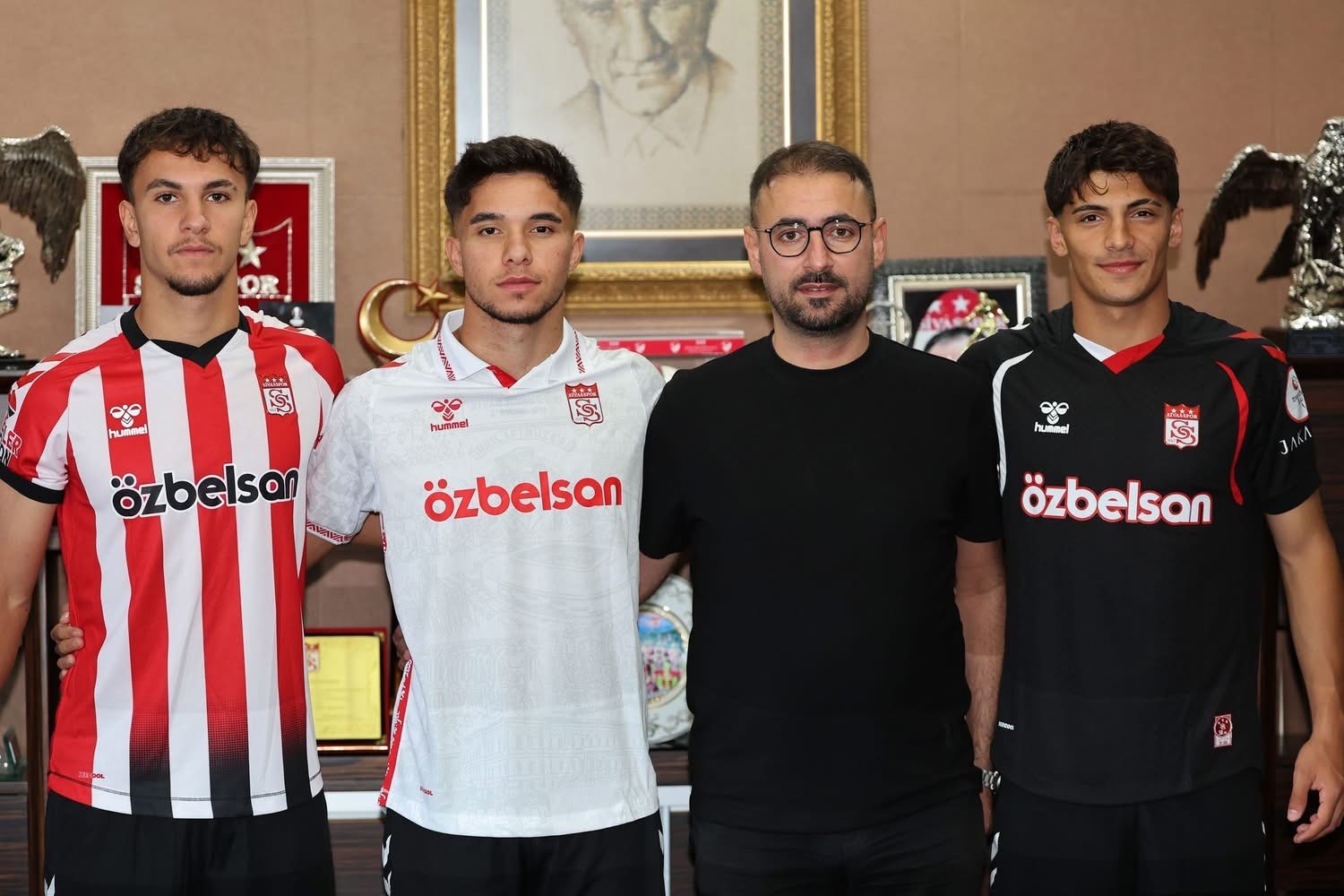 Sivasspor, 3 genç oyuncuyu profesyonel yaptı