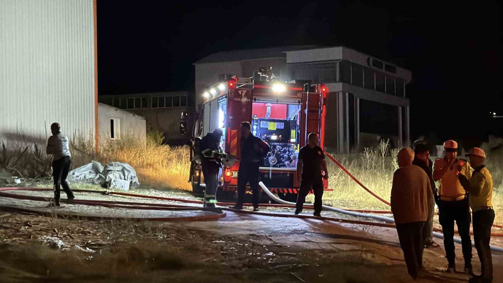 Sivas’ta OSB’deki fabrika yangını kontrol altına alındı