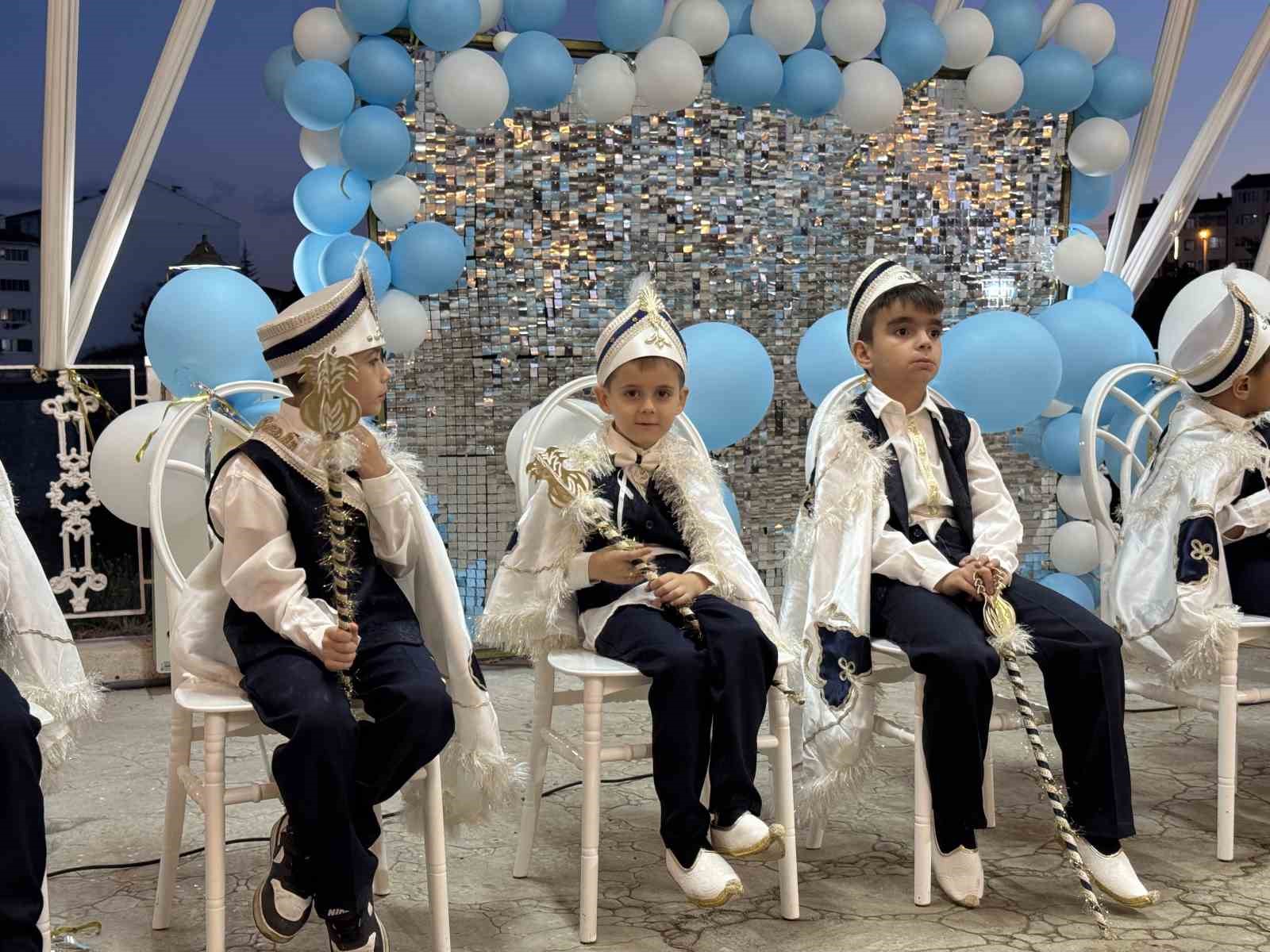 Karab&uuml;k Belediyesinden ikinci toplu s&uuml;nnet ş&ouml;leni
