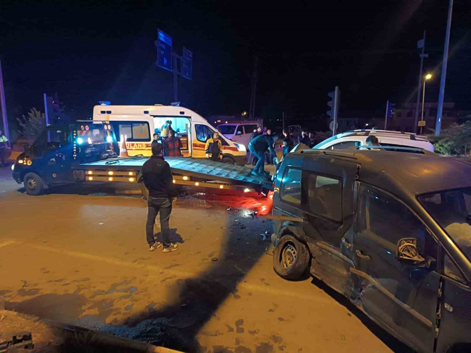 Ağrı&rsquo;da trafik kazası: 3 yaralı
