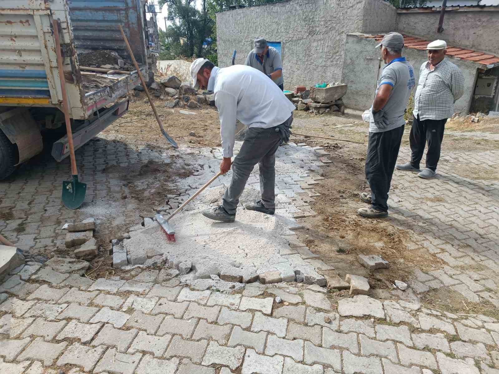B&uuml;nyan Belediyesi&rsquo;nden il&ccedil;ede yol ve parke &ccedil;alışmaları
