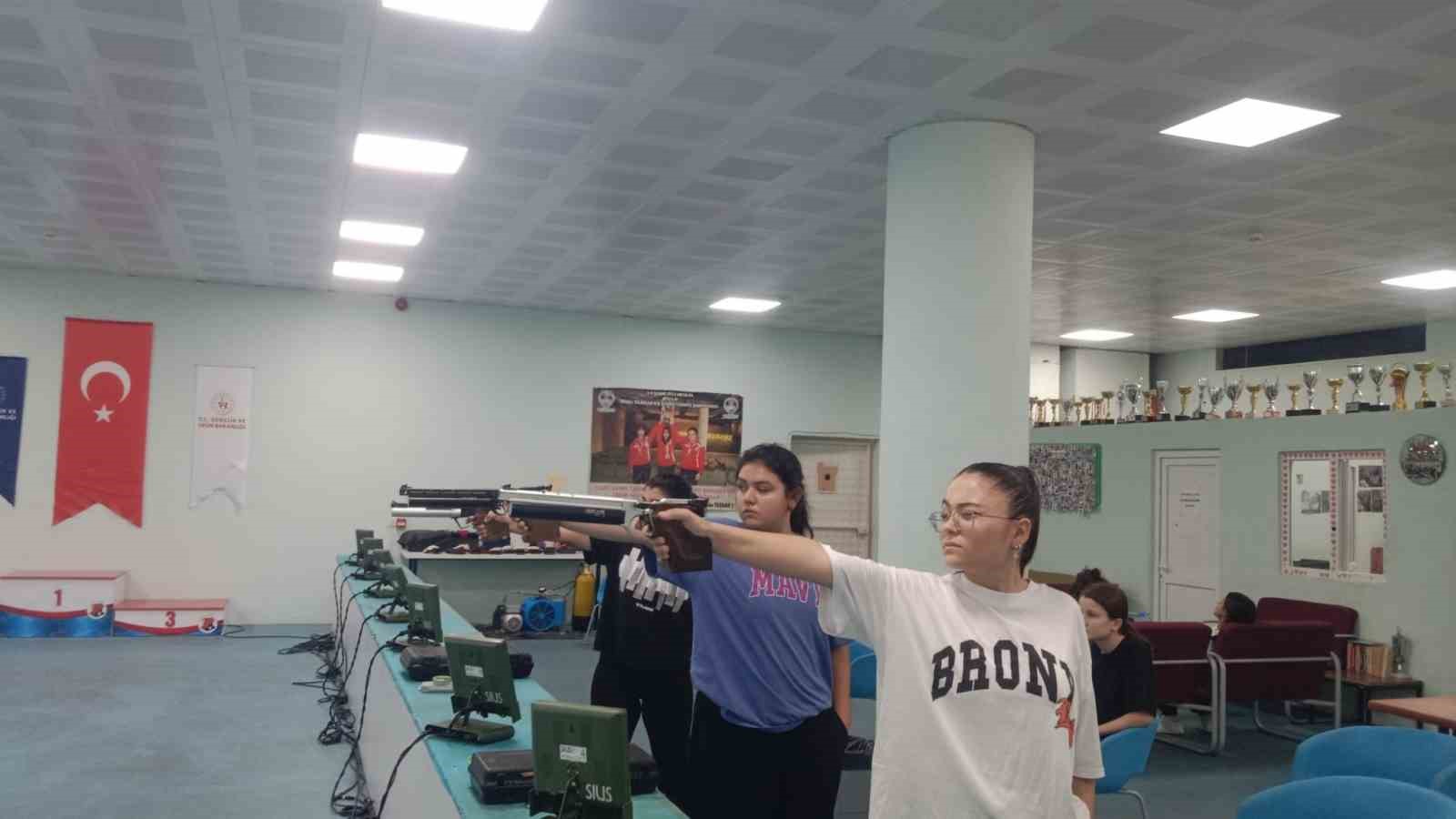 Gençler hedefleri on ikiden vurdu
