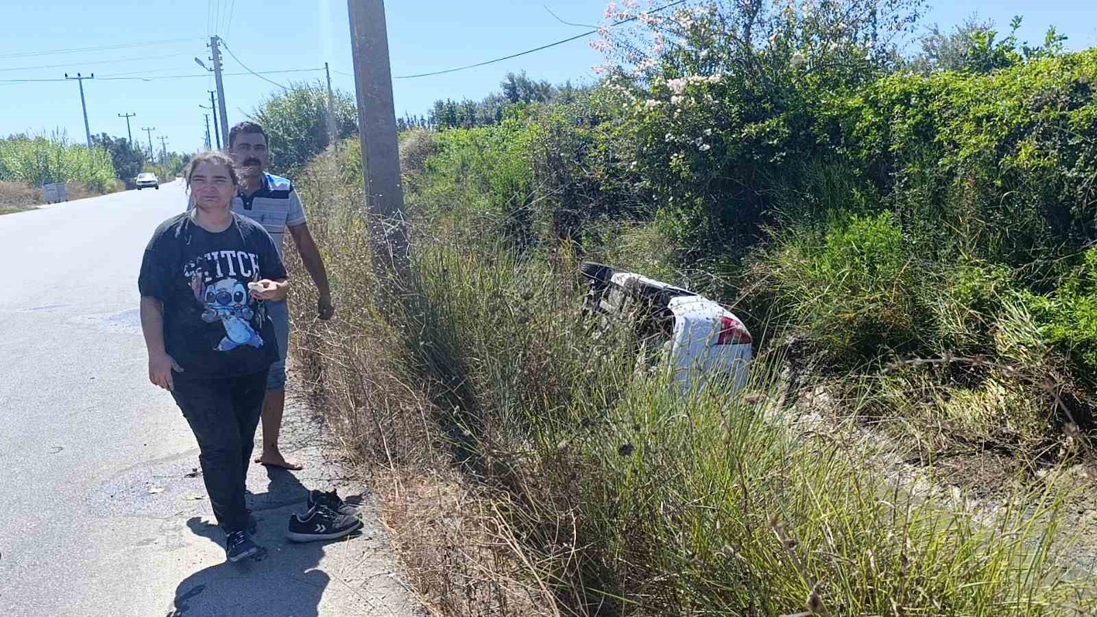 Sulama kanalına u&ccedil;an otomobilin s&uuml;r&uuml;c&uuml;s&uuml; kazayı yara almadan atlattı
