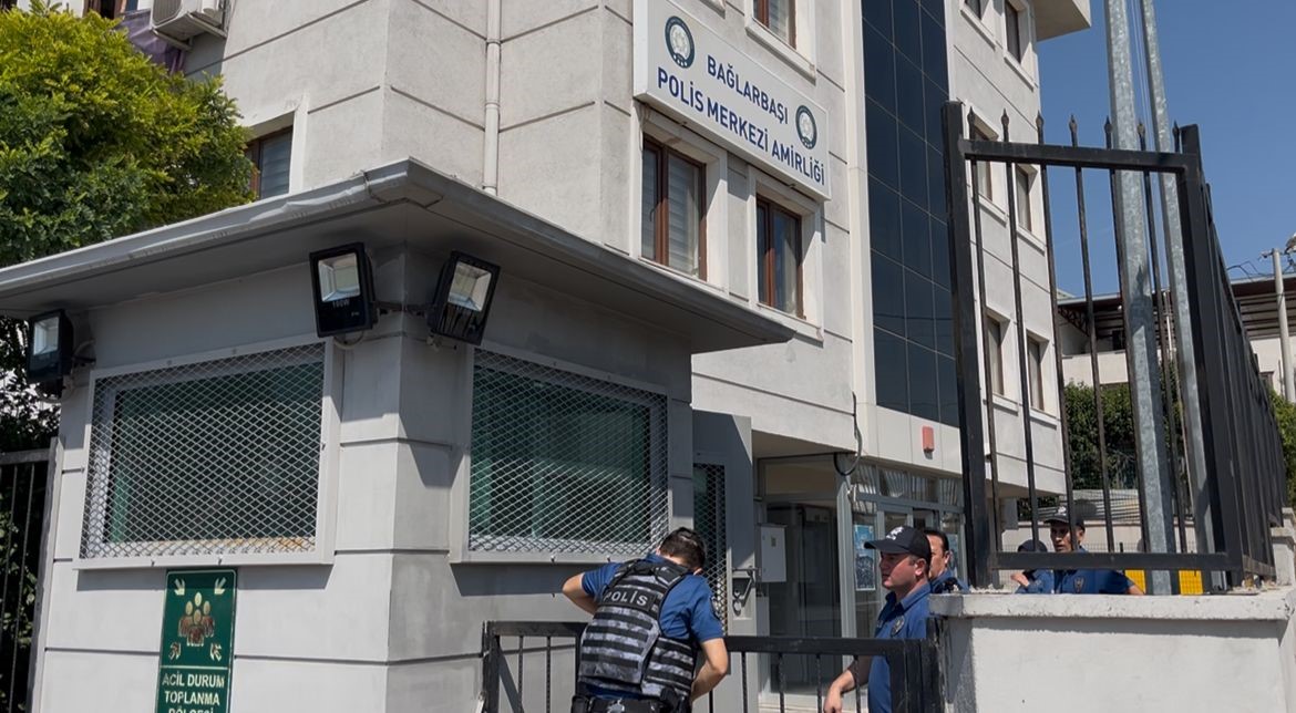 27 yıl 10 ayla aranan 16 yaşındaki ş&uuml;pheliyi polis yakaladı
