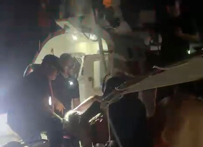 Doktor telefonla bağlandı, kaptanlar ilk müdahaleyi yaptı