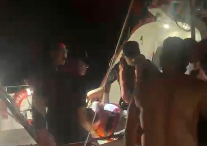 Doktor telefonla bağlandı, kaptanlar ilk m&uuml;dahaleyi yaptı
