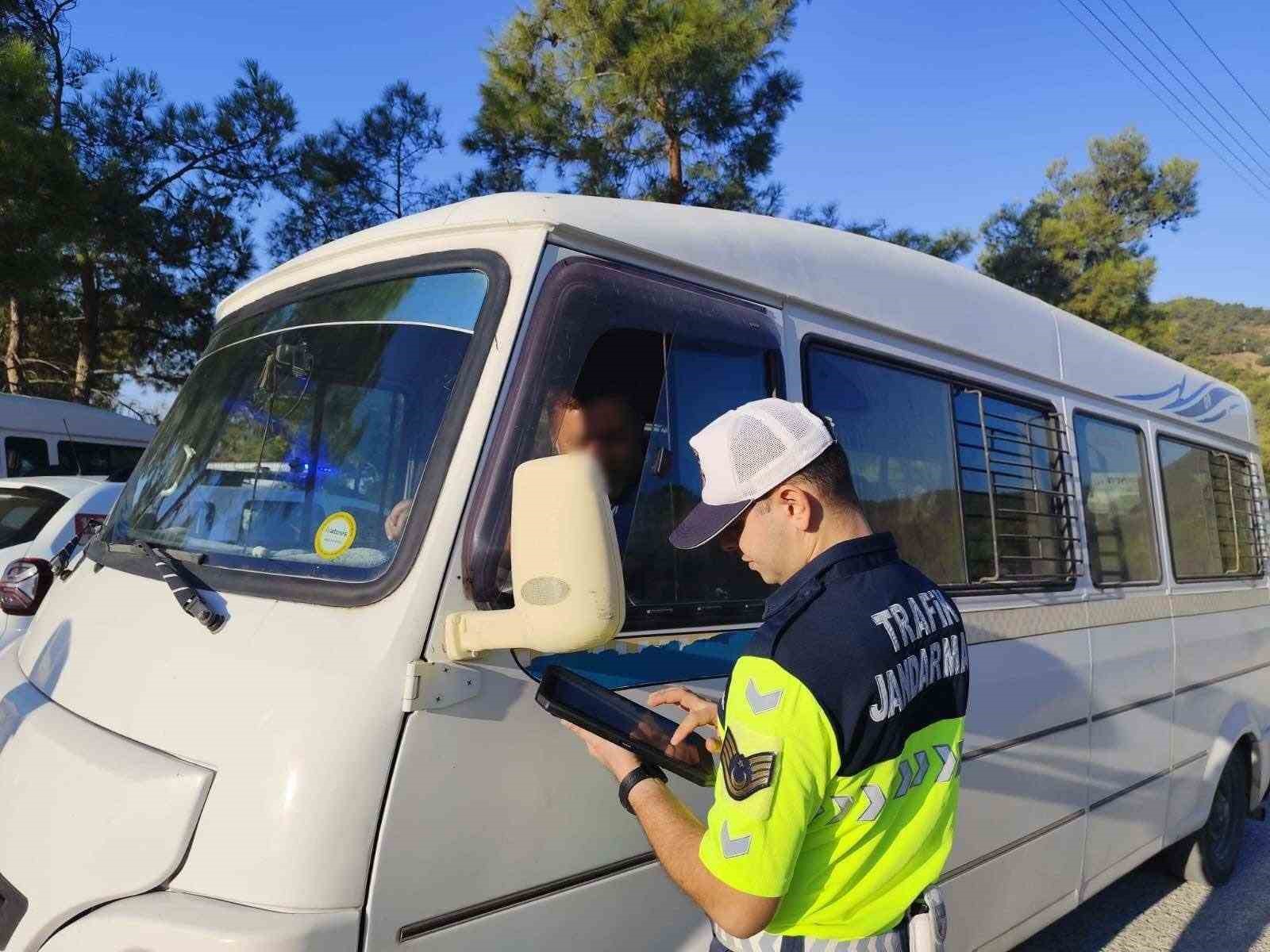Mersin’de jandarmadan okul servislerinde sıkı denetim