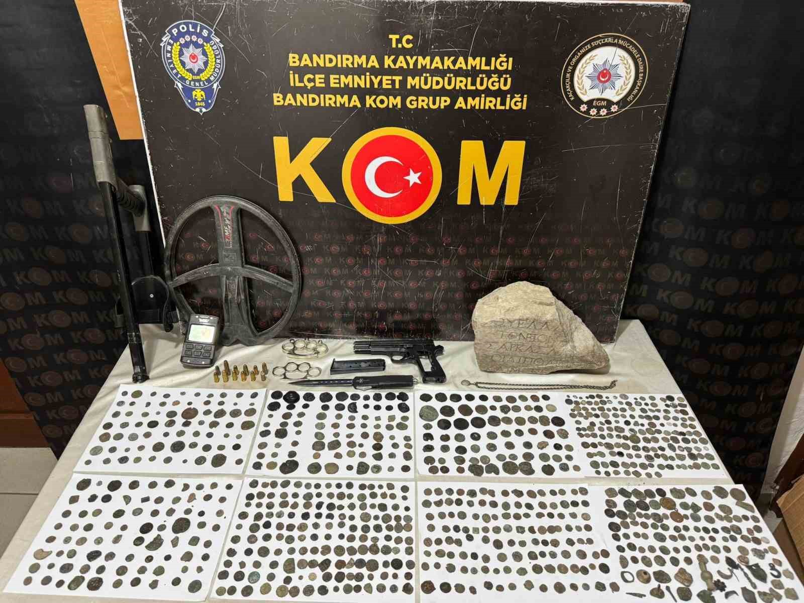 Bandırma&rsquo;da tarihi eser ve silah operasyonu
