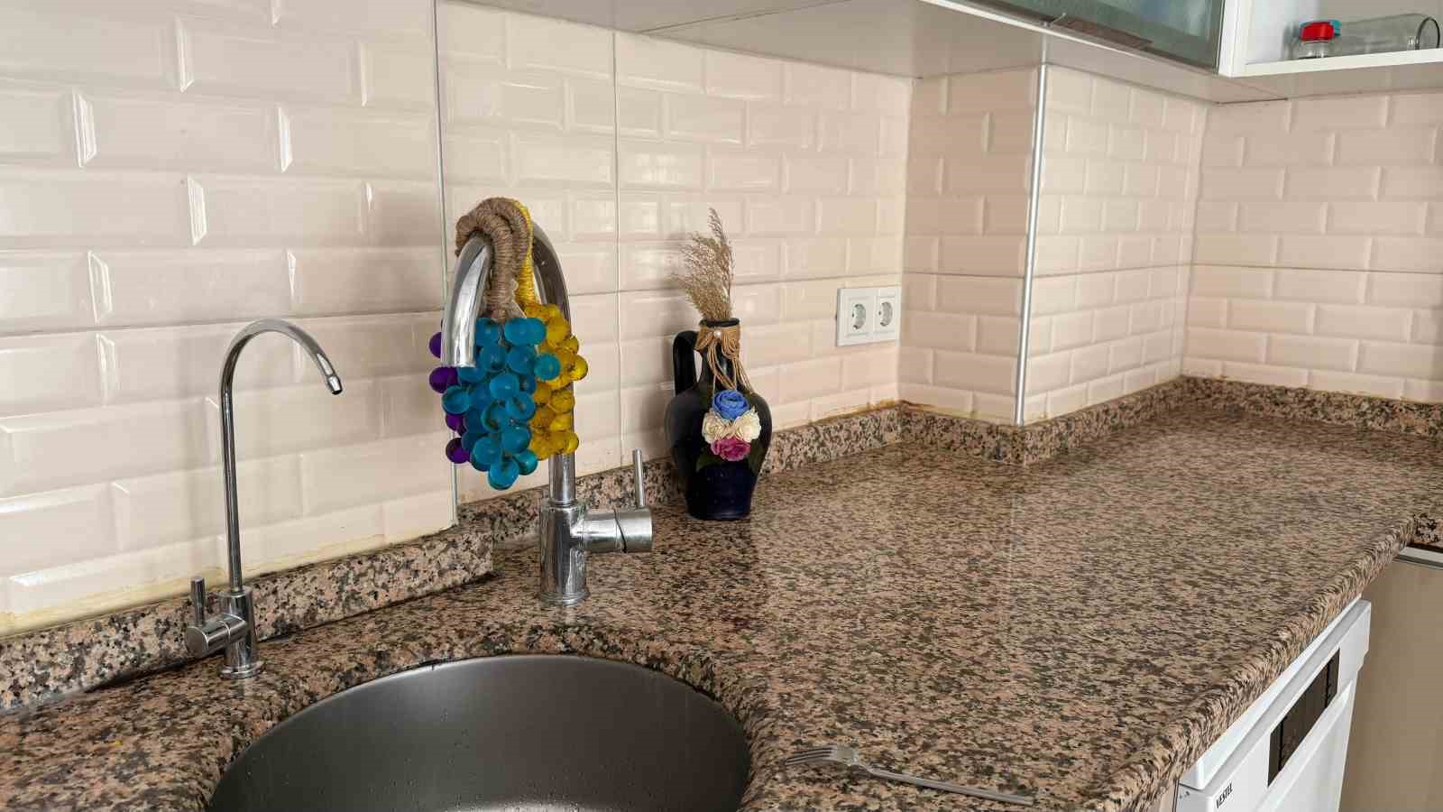 Anne olunca mutfağını at&ouml;lyeye &ccedil;evirip kendi işini kurdu: Sabunları meyve şeklinde tasarlıyor
