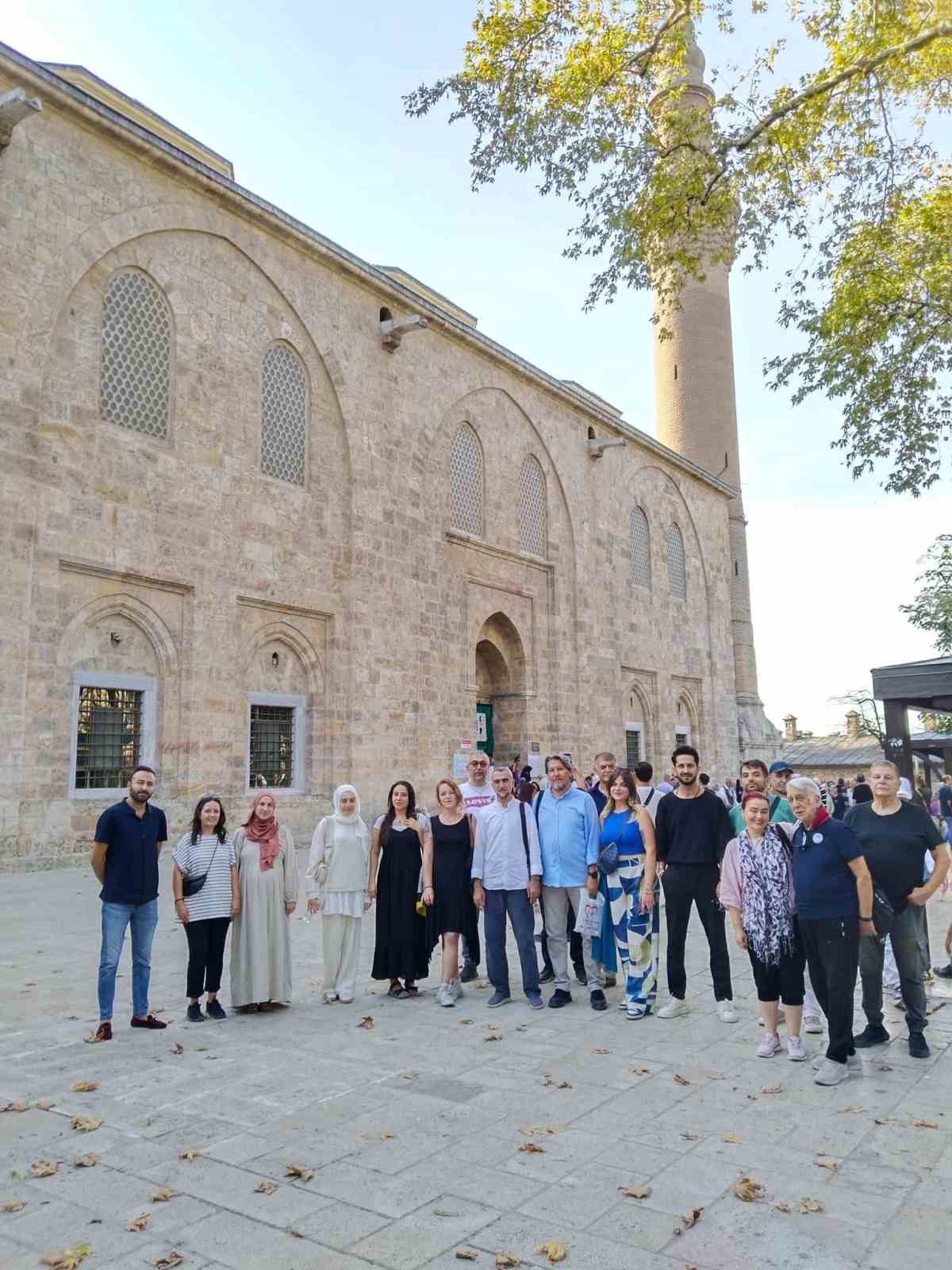 Bursalı rehberlere Ulu Cami’de hat sanatı eğitimi
