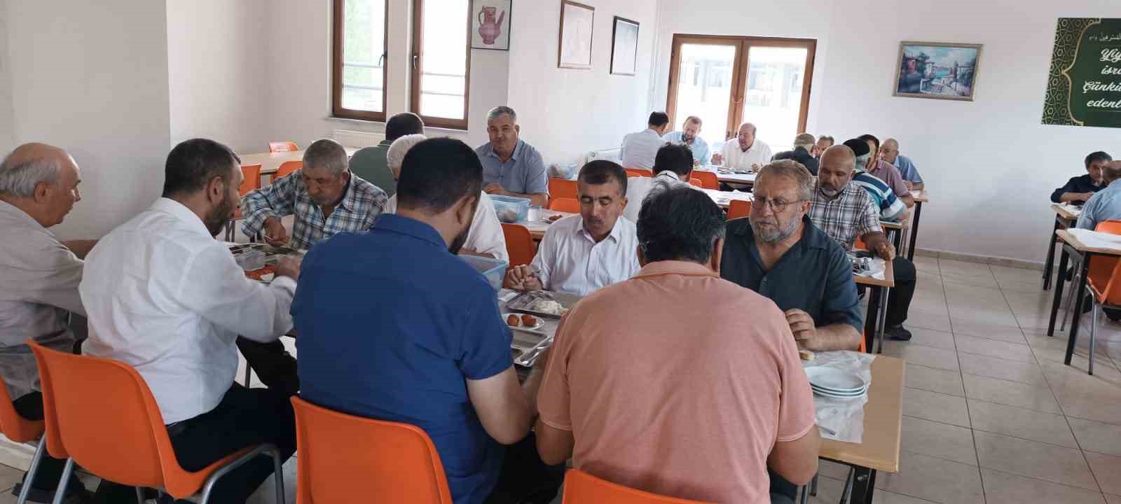 Gediz Anadolu İmam Hatip Lisesi mezunları geleneksel buluşmada bir araya geldi
