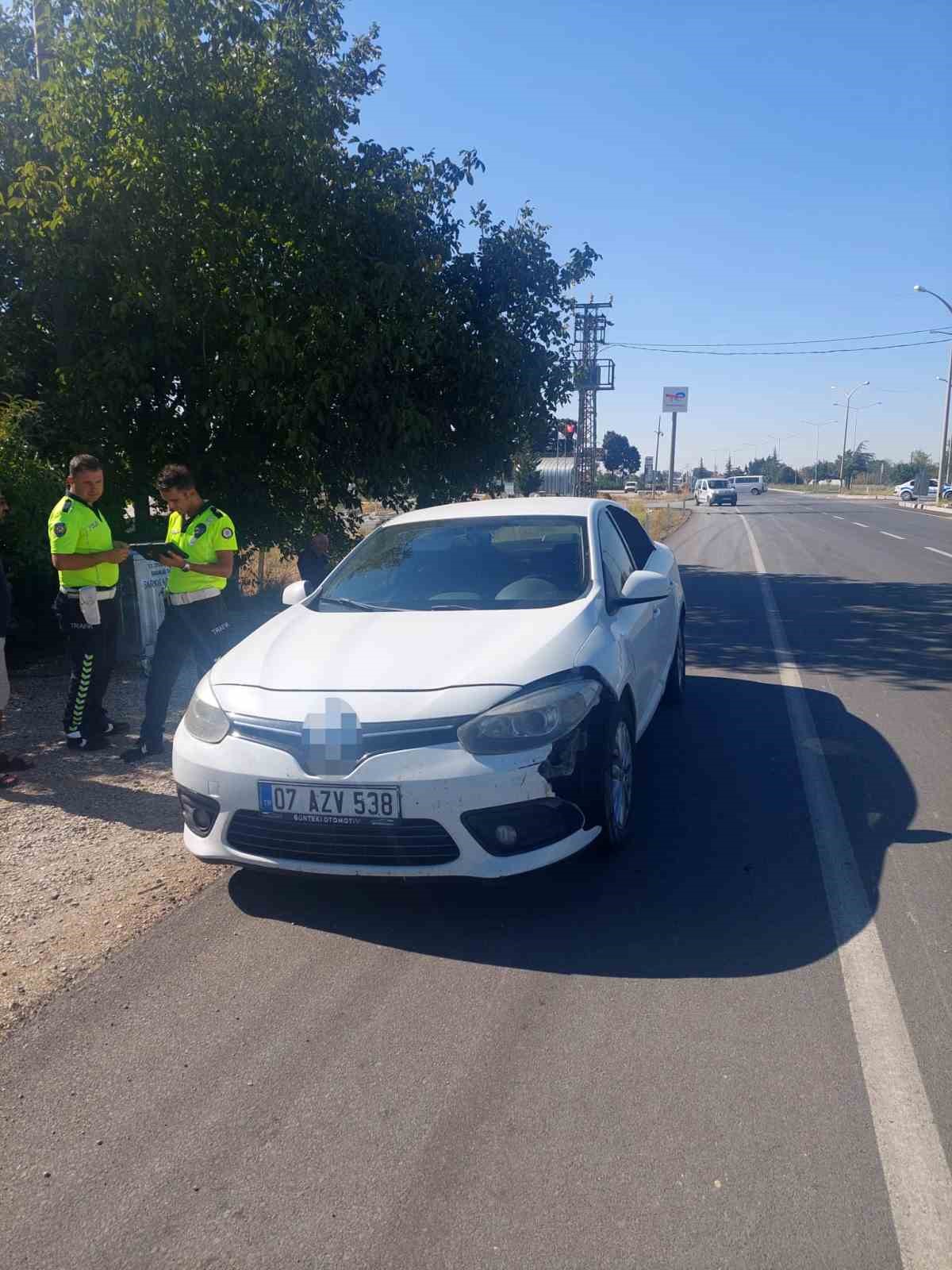 Şarkikaraağa&ccedil;&rsquo;ta iki otomobil &ccedil;arpıştı: 3 yaşındaki &ccedil;ocuk yaralandı
