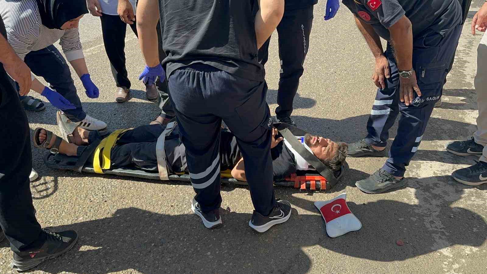 Otomobille çarpışan motosikletin sürücüsü yaralandı