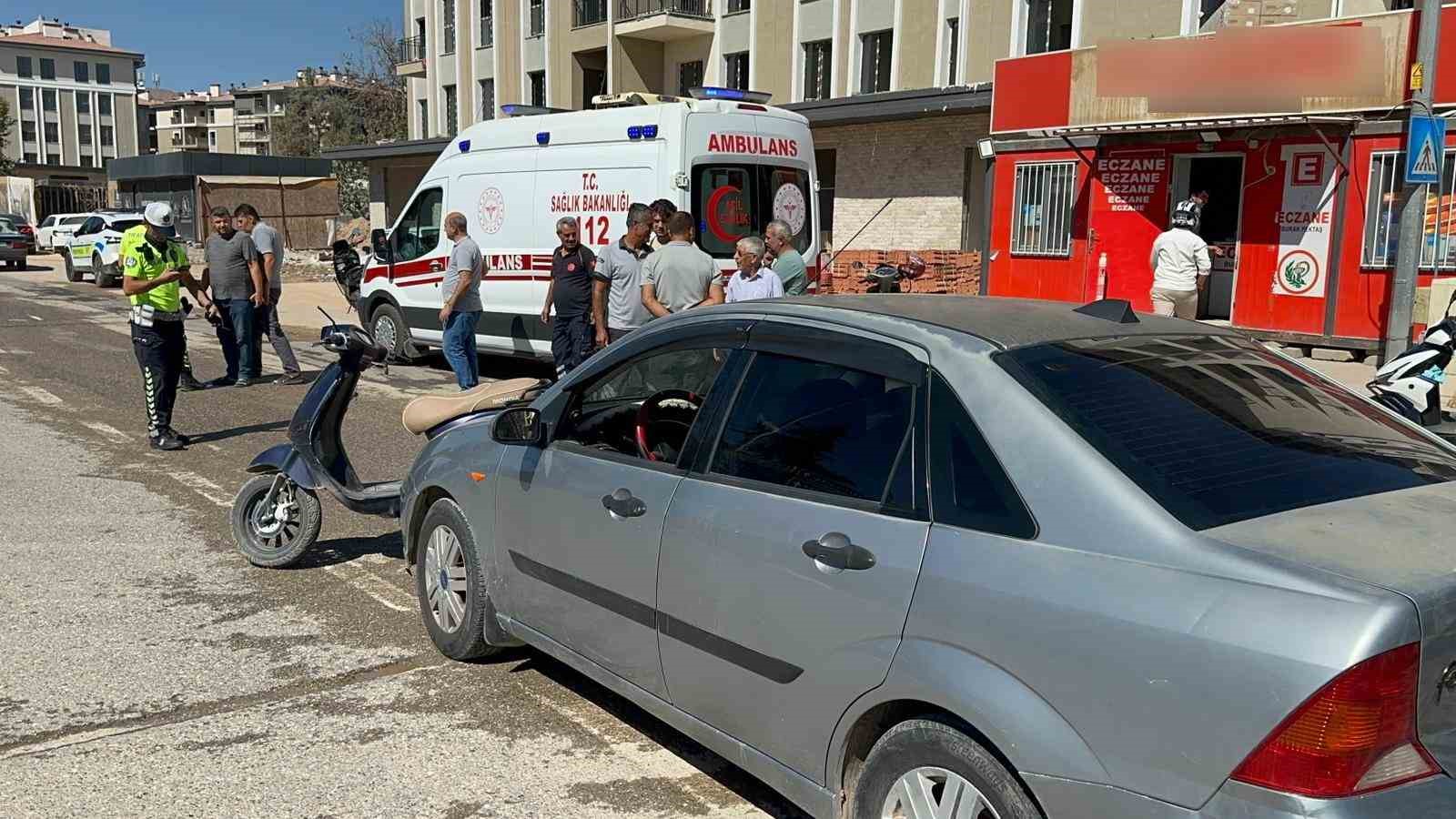 Otomobille çarpışan motosikletin sürücüsü yaralandı
