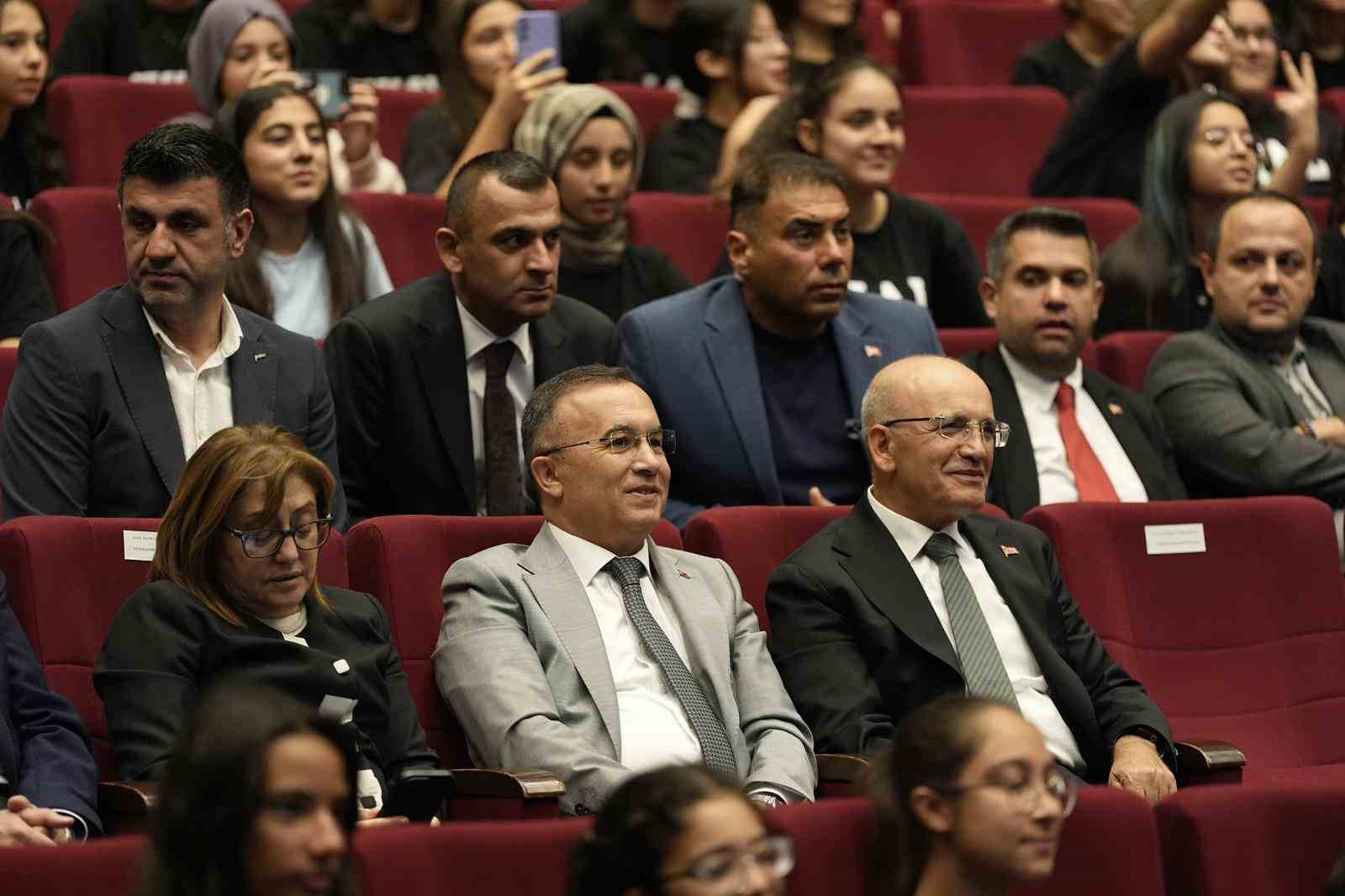 Bakan Şimşek: "Son 20-25 yılda ülkemiz muazzam bir şekilde kalkındı"
